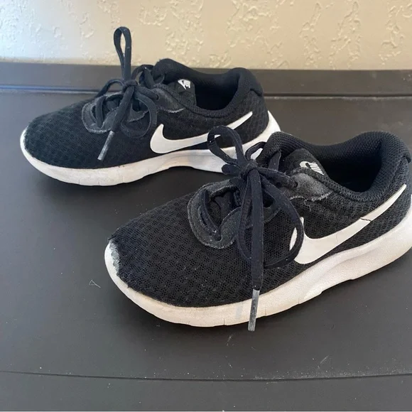 Toddler Nike lace up shoes - Picture 2 of 5